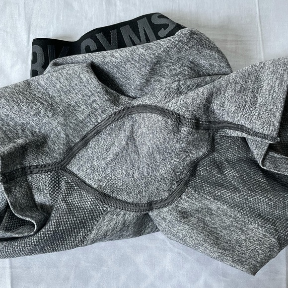 Gymshark flex shorts 🖤 - Picture 4 of 8